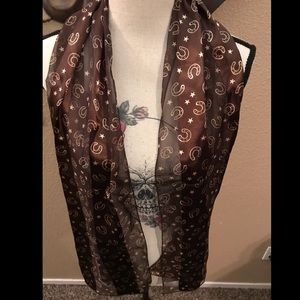 Brown horse shoe scarf NWOT